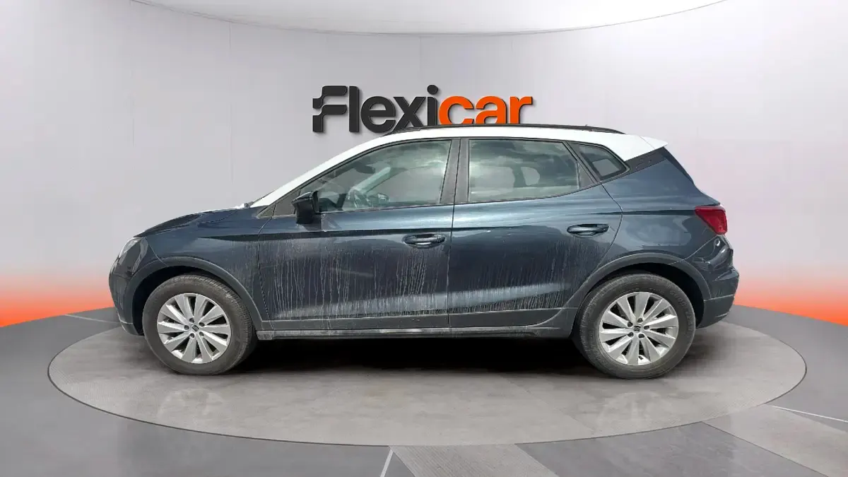 Usado Seat Arona Style 110 CV (80 kW) 2023 Gris SUV