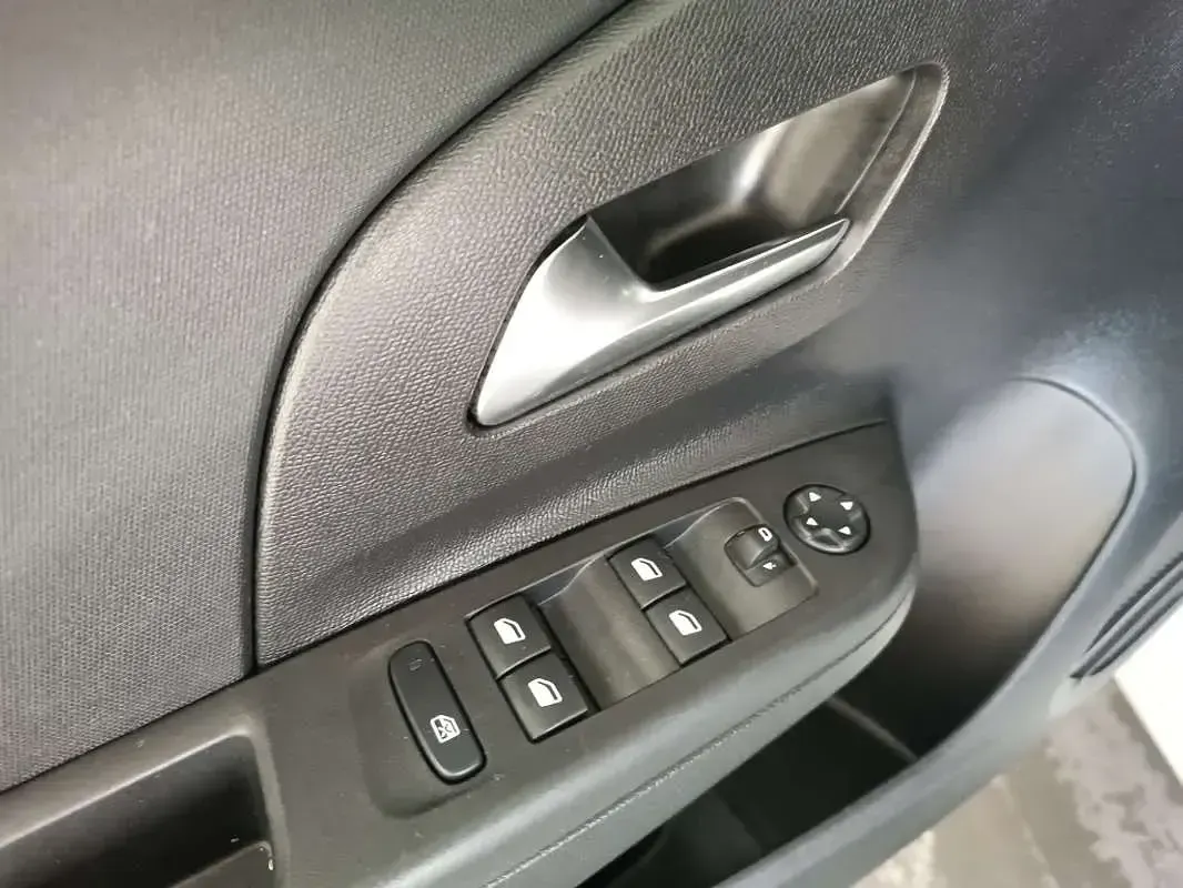 Käytetty Opel Corsa Edition 75 HP (55 kW) 2023 Valkoinen Viistoperä