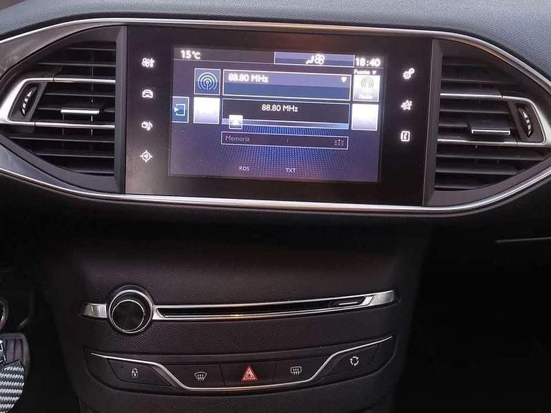 Usado Peugeot 308 Active 125 CV (91 kW) 2014 Blanco Berlina