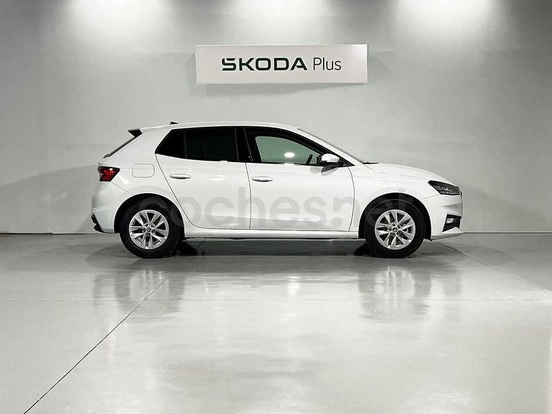 Usado Skoda Fabia Selection 115 CV (84 kW) 2025 Blanco Utilitario