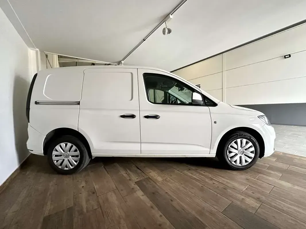 Usado VW Caddy 102 CV (75 kW) 2021 Blanco Monovolumen