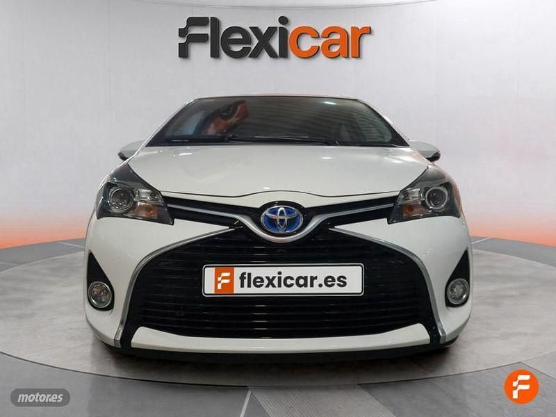 Usado Toyota Yaris Hybrid Active 100 CV (73 kW) 2016 Blanco Berlina