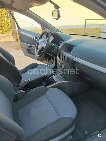 Usado Opel Astra Enjoy 105 CV (77 kW) 2006 Negro Berlina