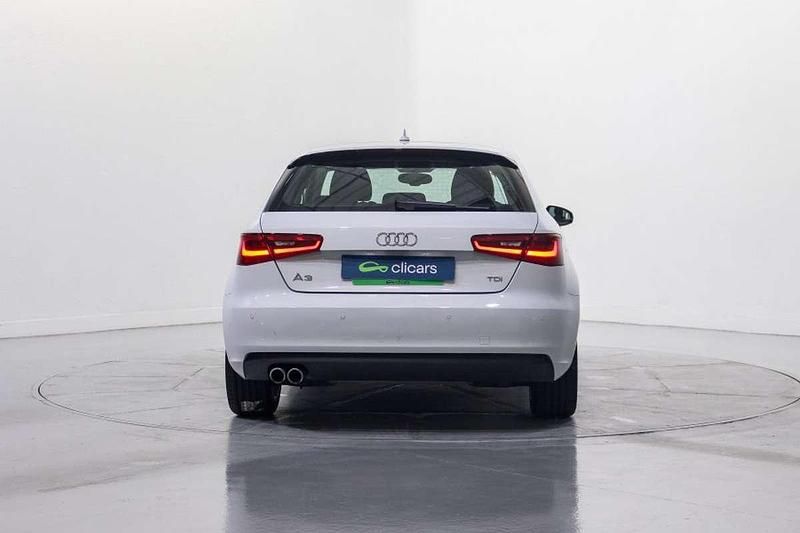 Usado Audi A3 Ambition 150 CV (110 kW) 2014 Blanco Utilitario