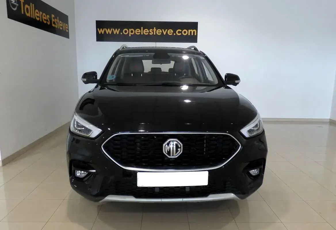 Usado MG ZS Luxury 111 CV (81 kW) 2022 Negro SUV