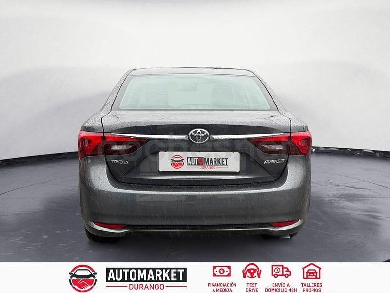 Usado Toyota Avensis Advance 150 CV (110 kW) 2015 Gris / plata Berlina