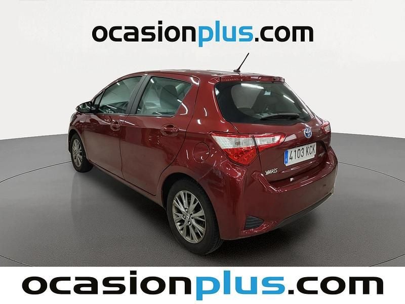 Usado Toyota Yaris Hybrid Active 100 CV (73 kW) 2017 Rojo Utilitario