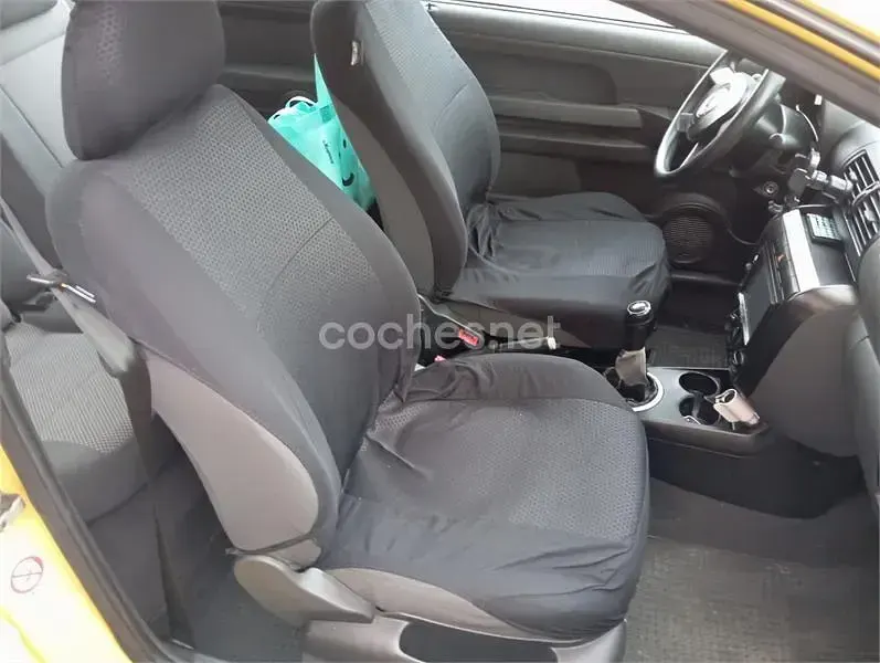 Usado VW Fox 55 CV (40 kW) 2005 Amarillo Utilitario