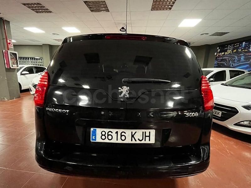 Usado Peugeot 5008 112 HP (82 kW) 2012 Preto Monovolume