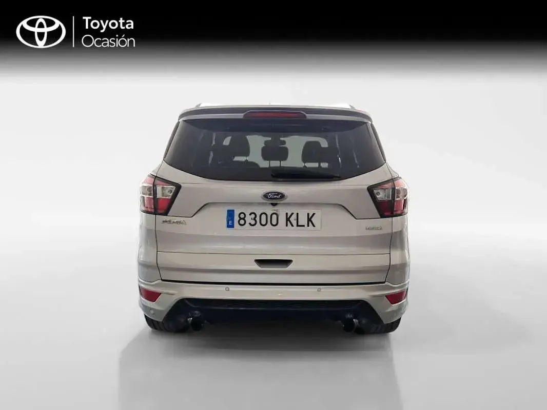 Usado Ford Kuga ST-Line 150 CV (110 kW) 2018 Plateado SUV