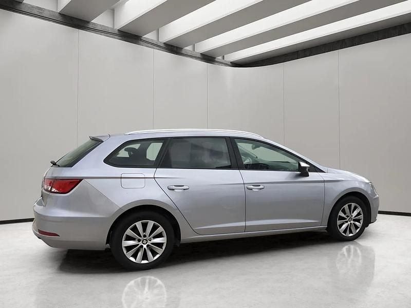 Usado Seat Leon Style 110 CV (80 kW) 2017 Gris Utilitario