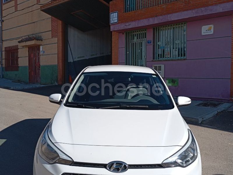 Blanco Usado 2016 Hyundai i20 Berlina | 6800 € (Precio justo) - Imagen 1/4
