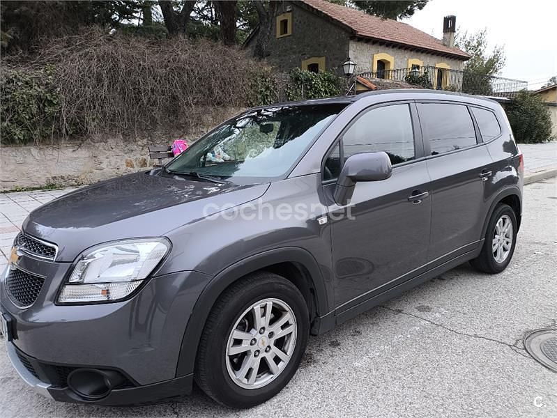 Usado Chevrolet Orlando LT 130 CV (95 kW) 2012 Gris / plata Monovolumen
