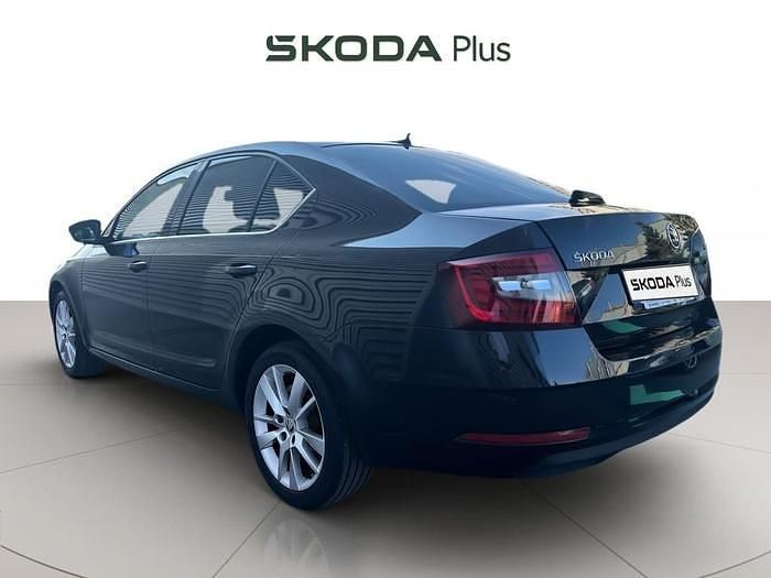 Negro Usado 2021 Skoda Octavia Ambition | 15.900 € (Precio justo) - Imagen 1/4