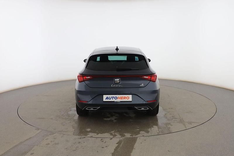 Usado Seat Leon FR 204 CV (150 kW) 2020 Gris Berlina