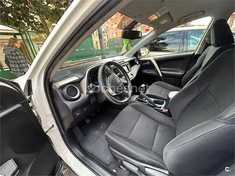 Usado Toyota RAV4 Advance 124 CV (91 kW) 2014 Blanco SUV