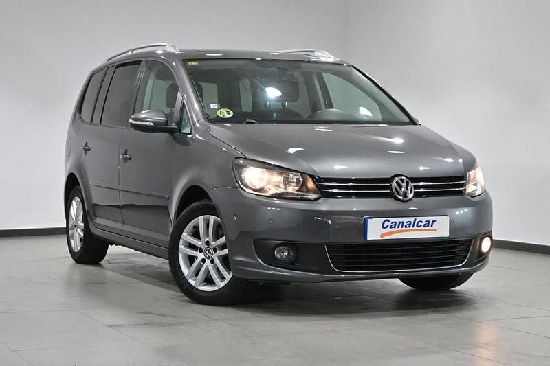 Usado VW Touran Advance 140 CV (102 kW) 2014 Gris Monovolumen