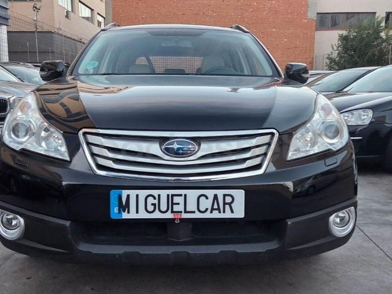 Usado Subaru Outback 167 CV (122 kW) 2010 Negro Familiar