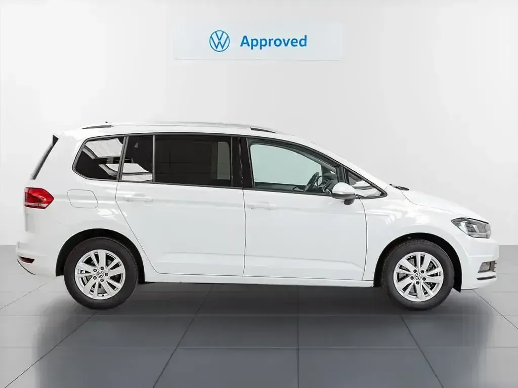 Usado VW Touran Advance 150 CV (110 kW) 2022 Blanco Monovolumen