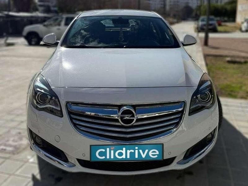 Usado Opel Insignia Selective 140 CV (102 kW) 2014 Blanco Familiar