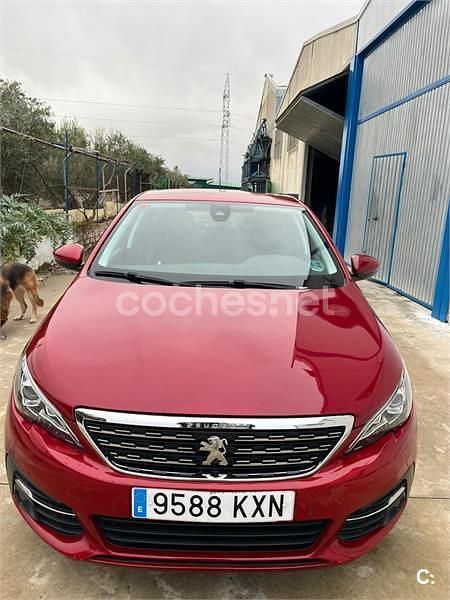 Usado Peugeot 308 Allure 130 HP (95 kW) 2019 Vermelho Sedan