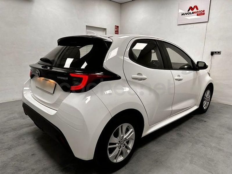 Usado Toyota Yaris Hybrid Active 116 CV (85 kW) 2021 Blanco Berlina