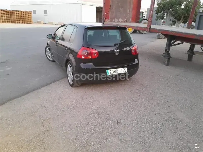 Usado VW Golf IV Trendline 105 CV (77 kW) 2005 Negro Berlina