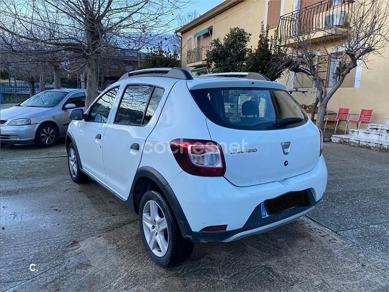 Usado Dacia Sandero Stepway 90 CV (66 kW) 2016 Blanco Berlina