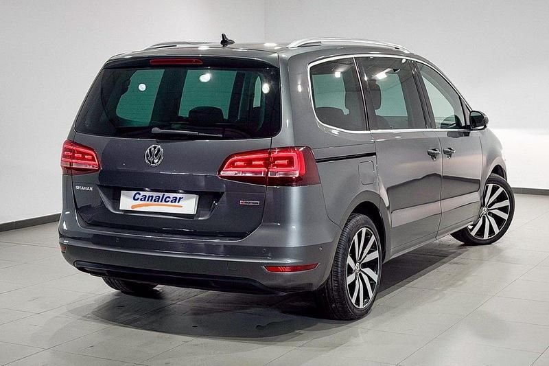 Usado VW Sharan Sportline 150 CV (110 kW) 2017 Gris Monovolumen