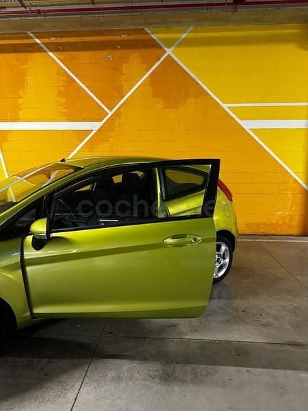 Usado Ford Fiesta Trend 68 CV (50 kW) 2008 Verde Utilitario