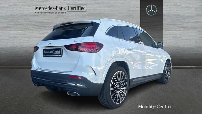 Usado Mercedes GLA220 190 CV (139 kW) 2024 Blanco digital SUV