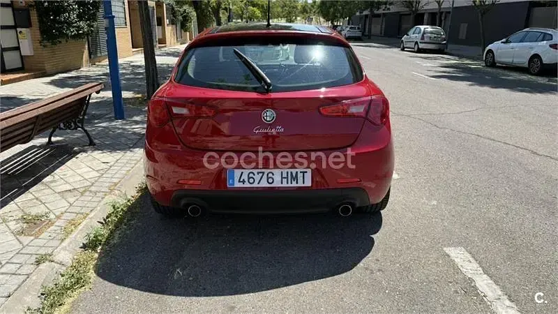 Usado Alfa Romeo Giulietta Distinctive 140 CV (102 kW) 2012 Rojo Utilitario