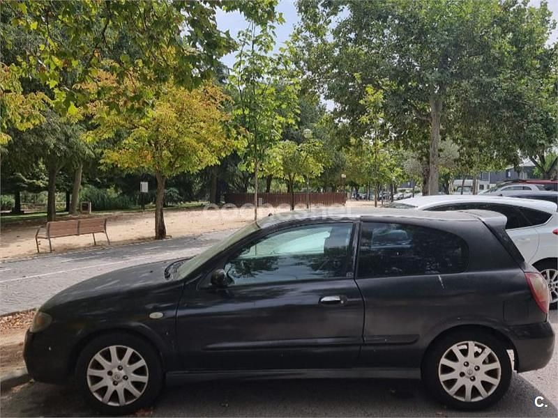 Negro Usado 2002 Nissan Almera Comfort Berlina | 870 € - Imagen 1/4