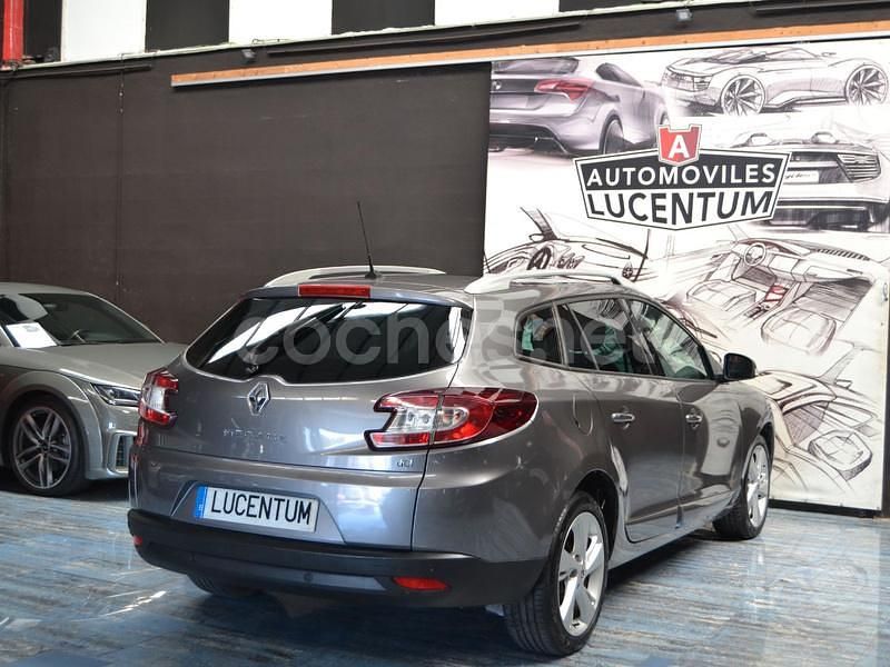Usado Renault Mégane GrandTour Business 110 CV (80 kW) 2012 Gris / plata Familiar