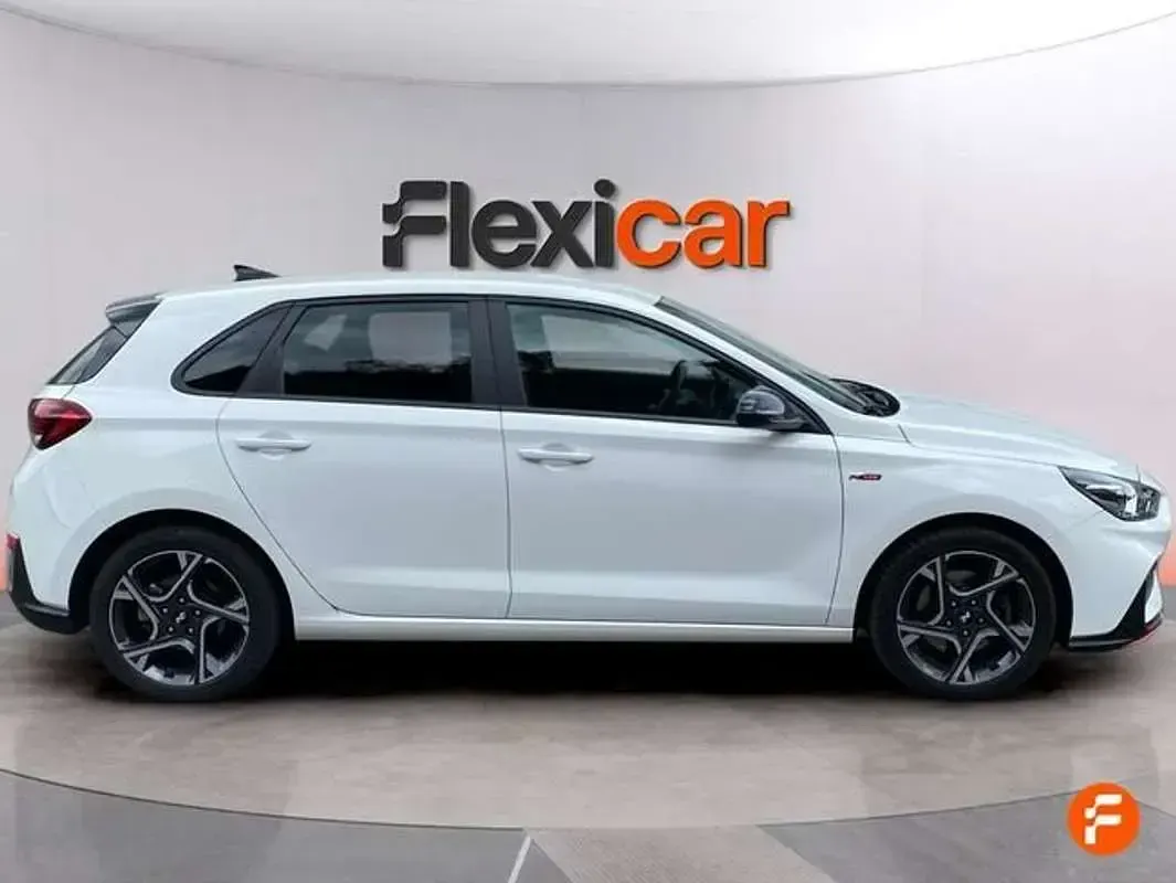 Usado Hyundai i30 N Line 120 CV (88 kW) 2022 Blanco Berlina