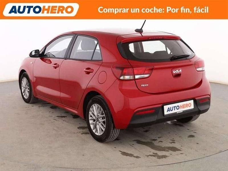 Usado Kia Rio 84 CV (61 kW) 2022 Rojo Utilitario