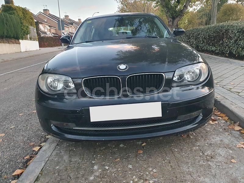 Usado BMW 118 129 CV (94 kW) 2007 Negro Utilitario
