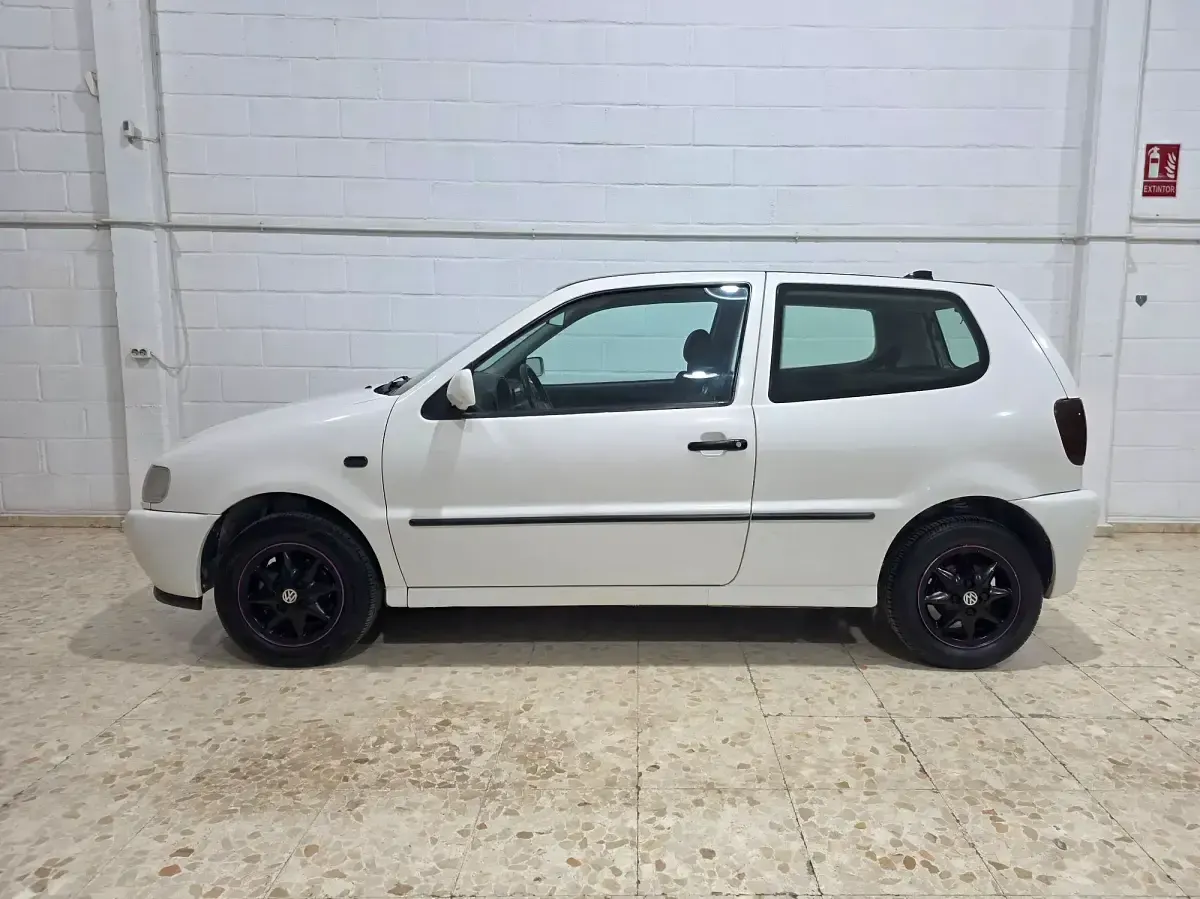Usado VW Polo Conceptline 50 CV (36 kW) 1999 Blanco Utilitario