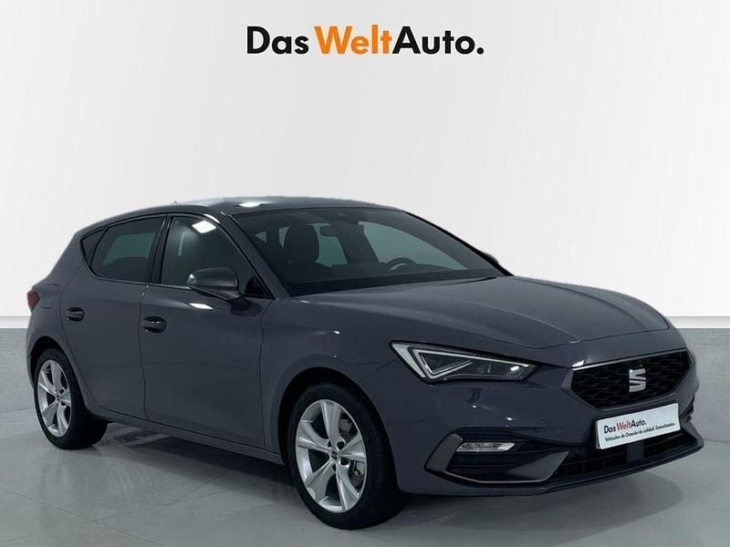 Gris Usado 2025 Seat Leon FR Berlina | 27.641 € (Un poco caro) - Imagen 1/4