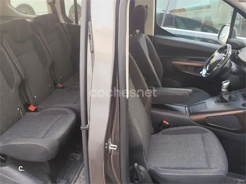 Usado Peugeot Rifter GT-line 100 CV (73 kW) 2020 Gris / plata Monovolumen