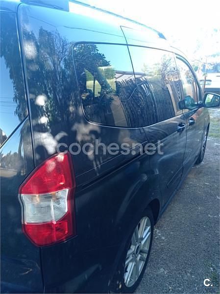 Usado Ford Tourneo Courier Trend 100 CV (73 kW) 2020 Negro Monovolumen