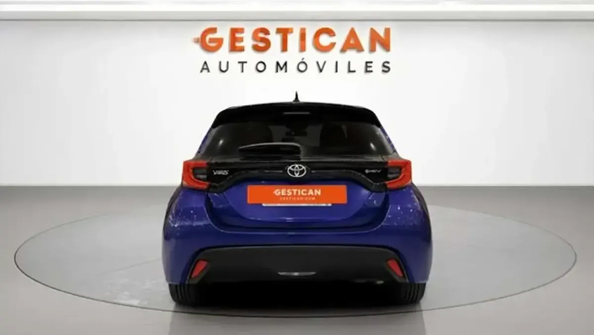 Usado Toyota Yaris Active 116 CV (85 kW) 2026 Azul Utilitario