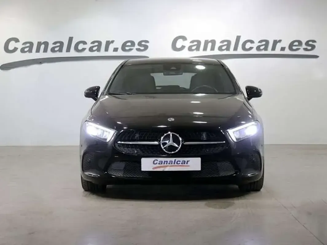 Usado Mercedes A180 116 CV (85 kW) 2019 Negro Utilitario