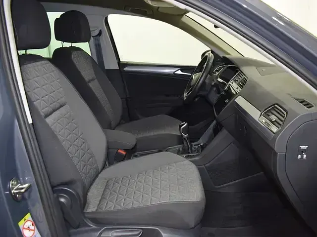 Usado VW Tiguan Life 150 CV (110 kW) 2022 Gris SUV