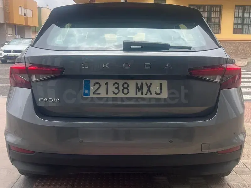 Usado Skoda Fabia 115 CV (84 kW) 2024 Gris / plata Utilitario