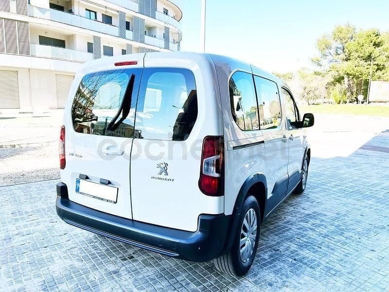 Usado Peugeot Rifter Active 100 CV (73 kW) 2021 Blanco Monovolumen