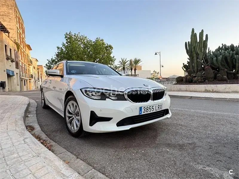 Usado BMW 318 Comfort Edition 150 CV (110 kW) 2021 Blanco Familiar