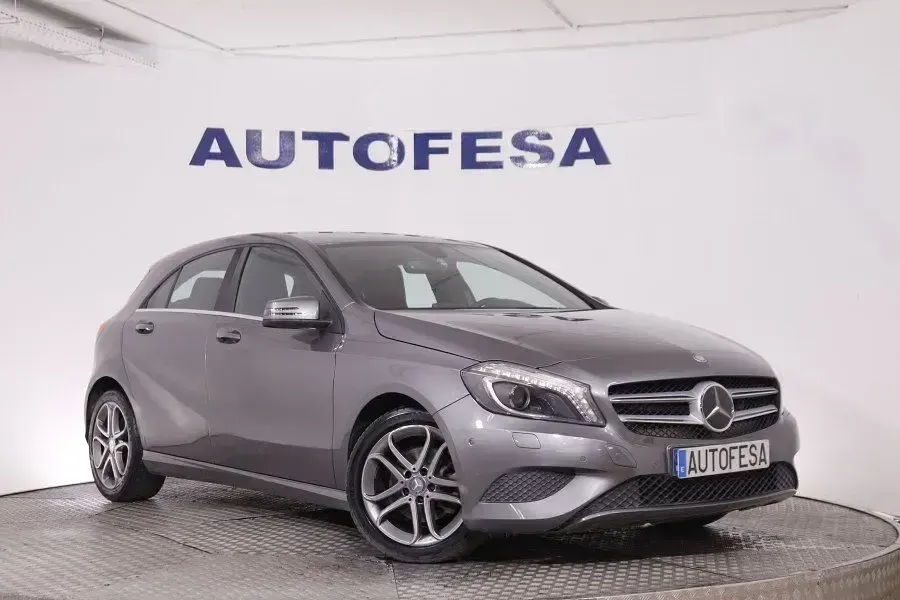 Usado Mercedes A220 Style 170 CV (125 kW) 2015 Gris titanio Utilitario