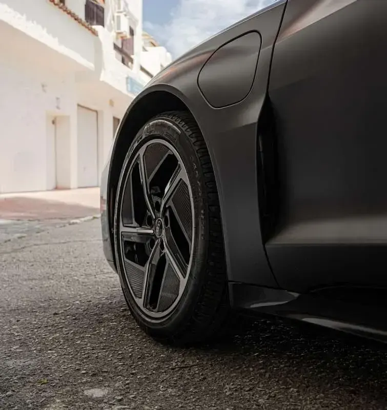 Usado Audi e-tron GT quattro Premium 350 kW (476 CV) 2021 Gris Berlina