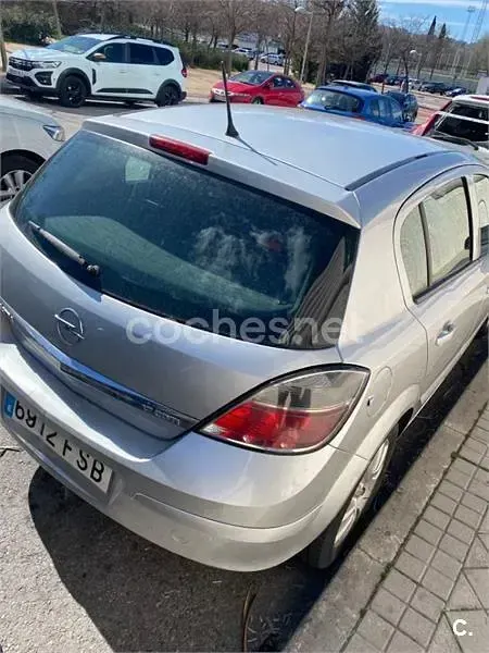 Usado Opel Astra Enjoy 100 CV (73 kW) 2007 Gris / plata Berlina